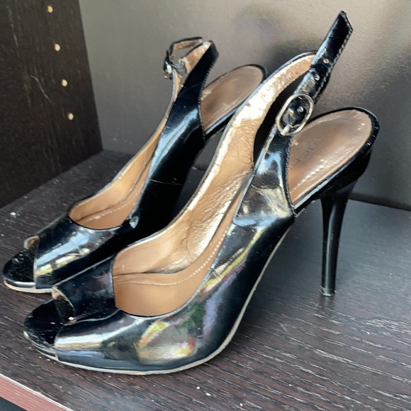 BCBG open toe pumps. - Picture 2 of 5